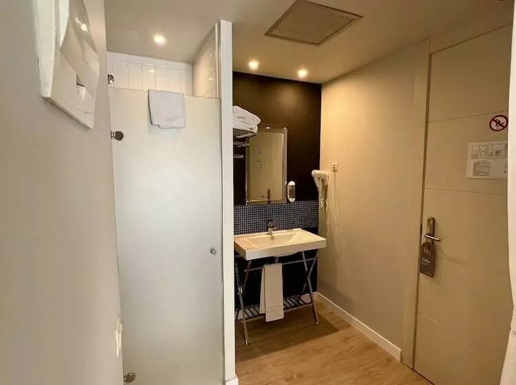 هتل Urbansea Atocha 113