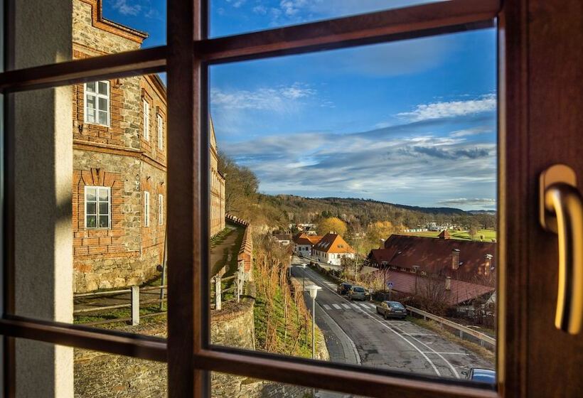 Отель Záviš Z Falkenštejna