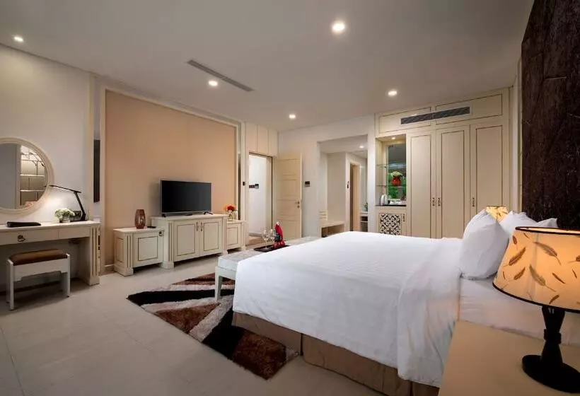 Gold Coast Hotel Resort & Spa