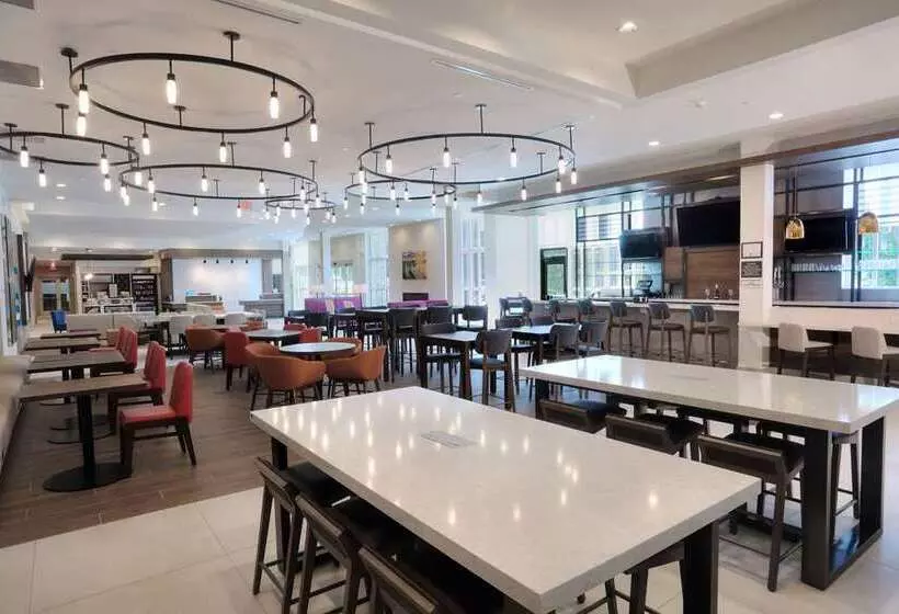 هتل Hilton Garden Inn Bel Air
