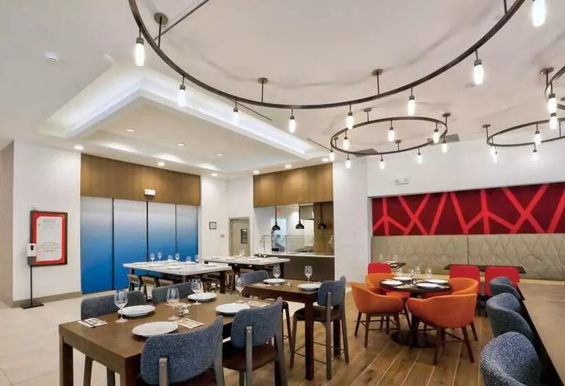 هتل Hilton Garden Inn Bel Air