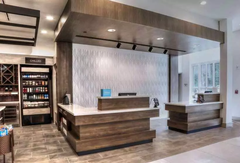 هتل Hilton Garden Inn Bel Air