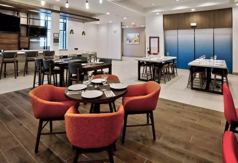 هتل Hilton Garden Inn Bel Air