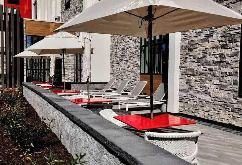 هتل Hilton Garden Inn Bel Air