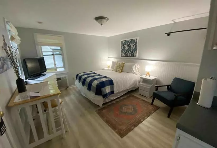 Hanscom's Motel & Cottages