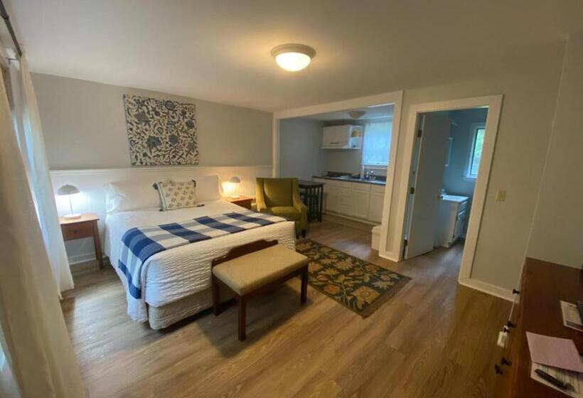 Hanscom's Motel & Cottages