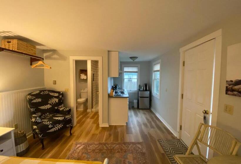 Hanscom's Motel & Cottages