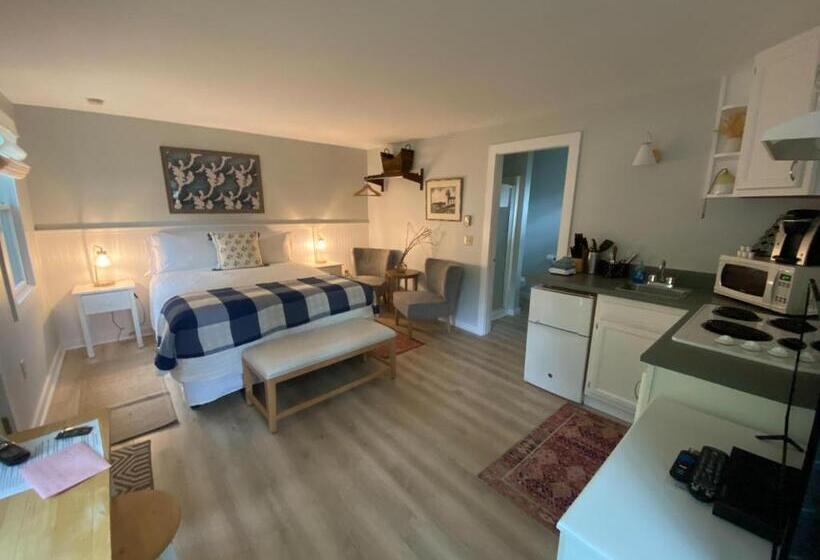 Hanscom's Motel & Cottages