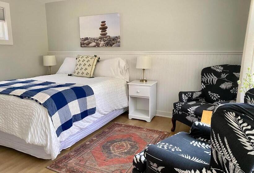 Hanscom's Motel & Cottages