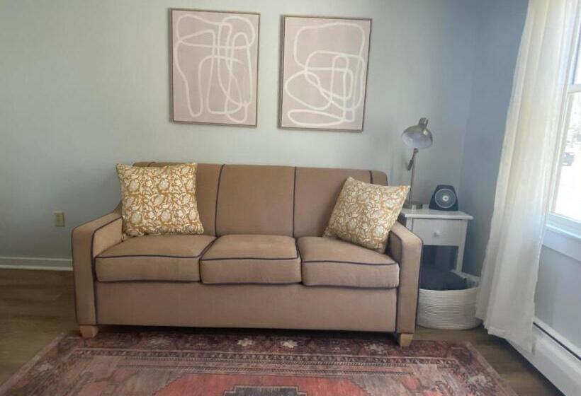 Hanscom's Motel & Cottages