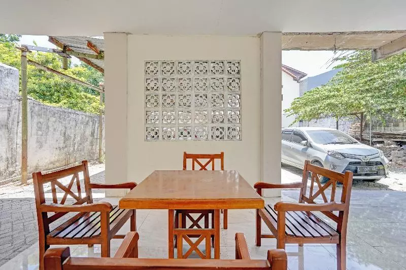 Hotelli Oyo 90393 Pondok Nusa Indah Syariah