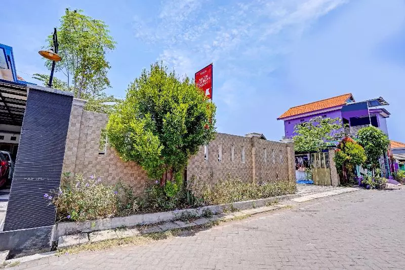 Hotelli Oyo 90393 Pondok Nusa Indah Syariah