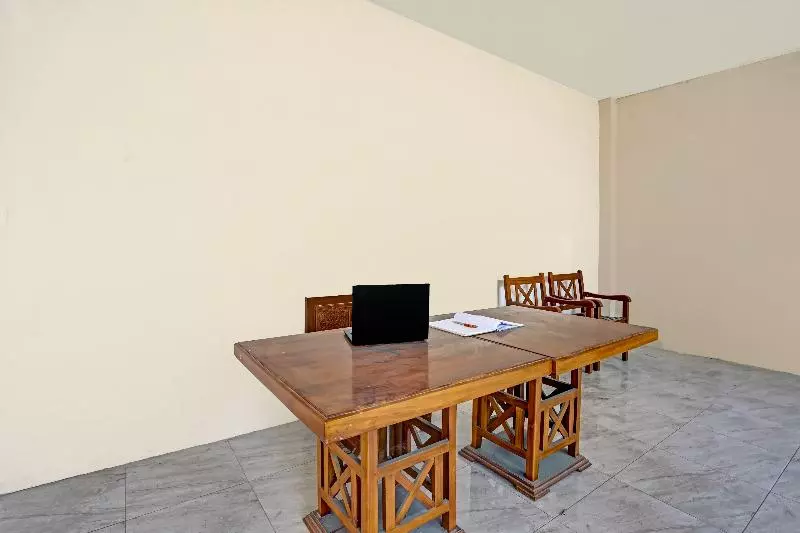 Hotelli Oyo 90393 Pondok Nusa Indah Syariah