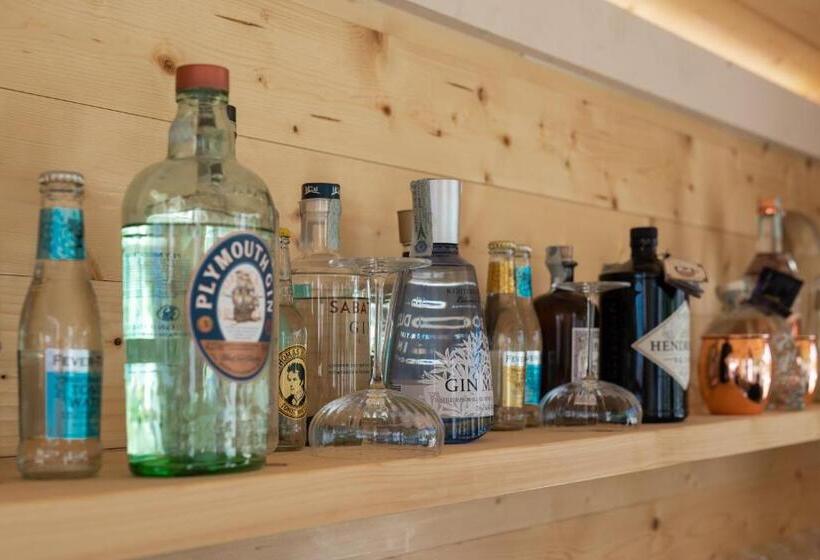 پانسیون Cala Cala Rooms,restaurant & Farm Experience