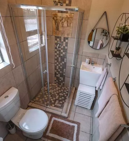 Majatalo Pumbaa Wildlife Park & Accommodation