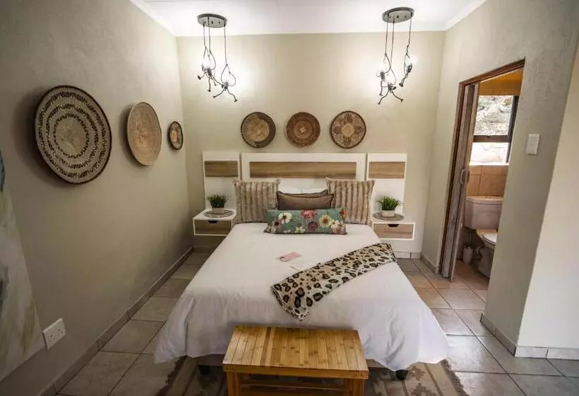 Majatalo Pumbaa Wildlife Park & Accommodation