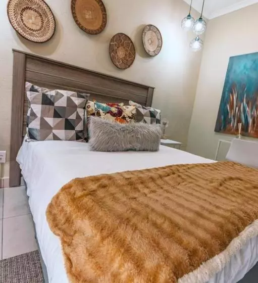 Majatalo Pumbaa Wildlife Park & Accommodation