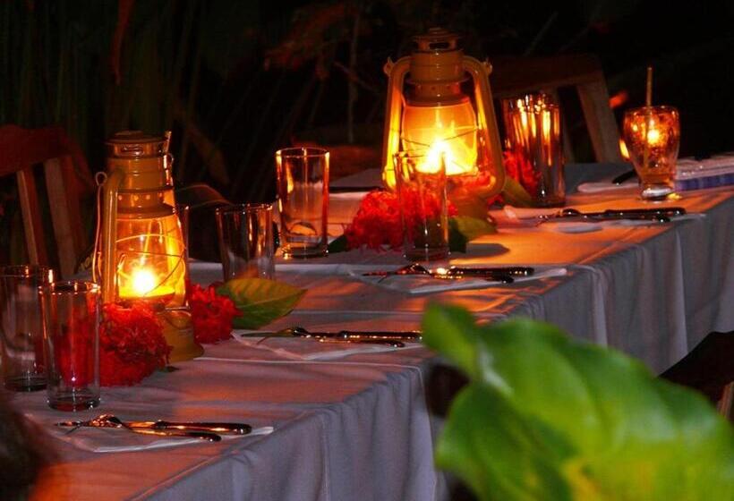 تختخواب و صبحانه Zopango Orchids Island