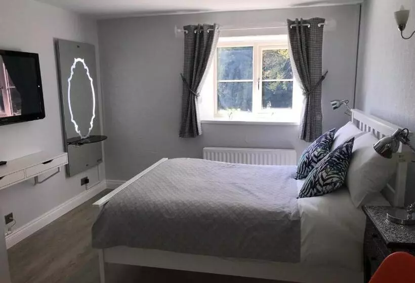 ホテル Cotswold Merrymouth Inn