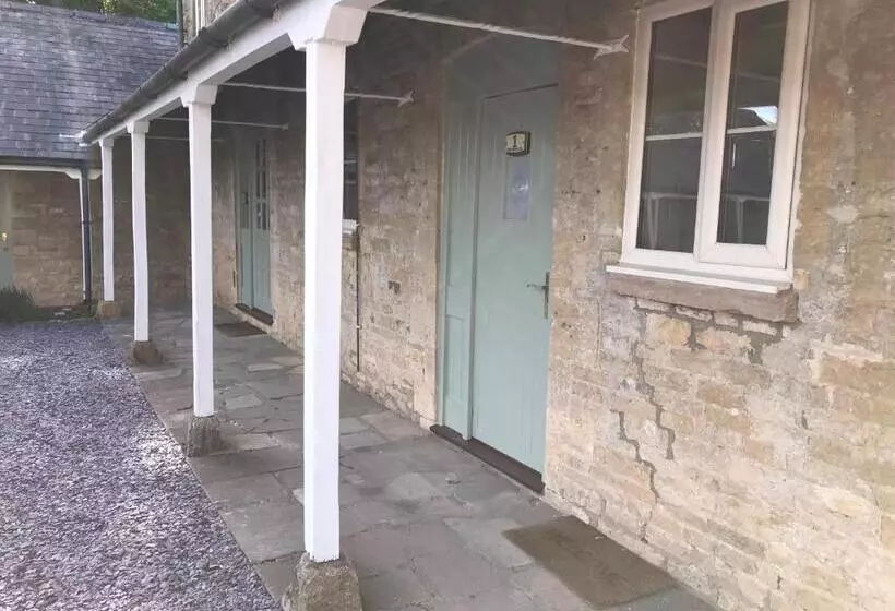 ホテル Cotswold Merrymouth Inn