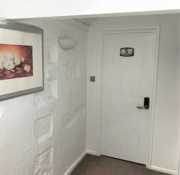 ホテル Cotswold Merrymouth Inn