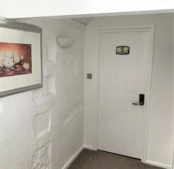 ホテル Cotswold Merrymouth Inn