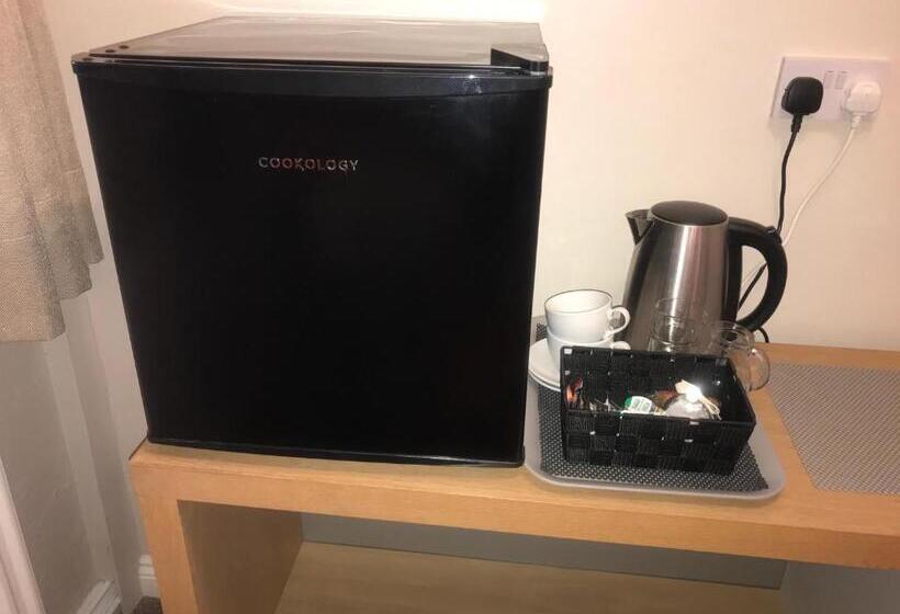 ホテル Cotswold Merrymouth Inn