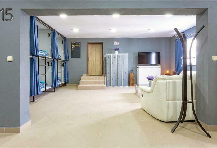 胶囊酒店 Hostel Iron Cube