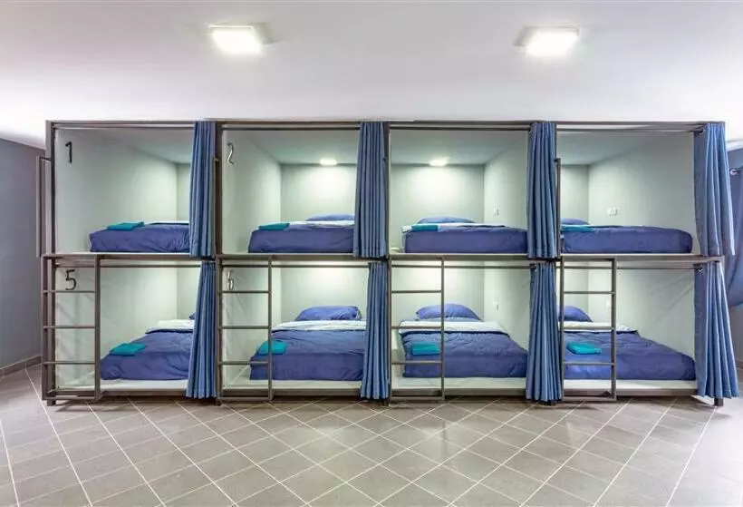 カプセルホテル Hostel Iron Cube