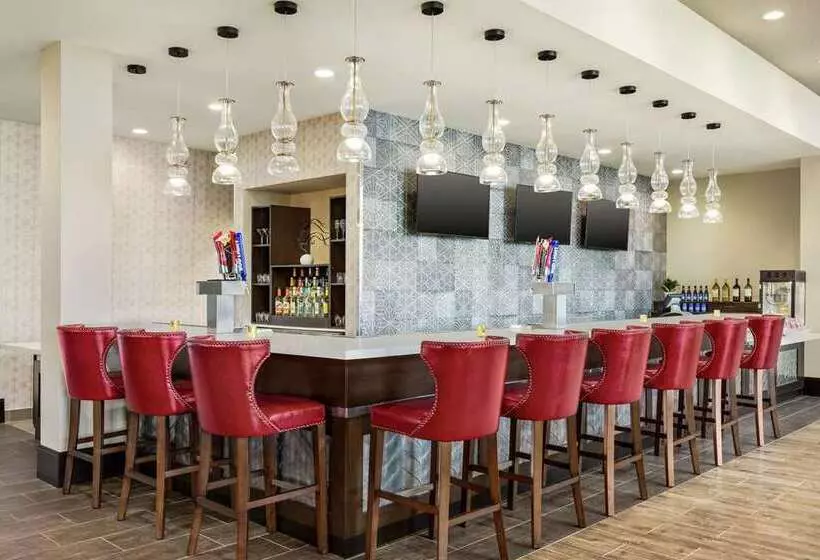 ホテル Embassy Suites By Hilton Round Rock