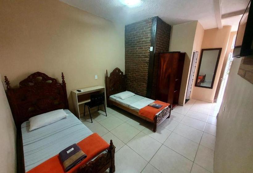 בית מלון כפרי Leblon