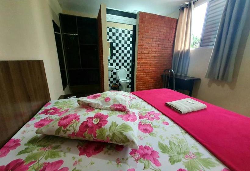 בית מלון כפרי Leblon