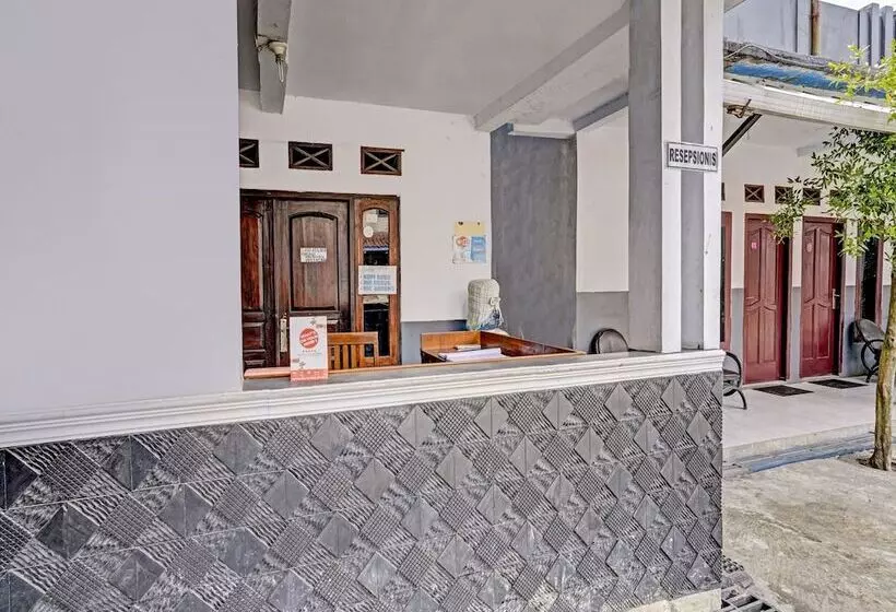 Hotelli Oyo 90405 Penginapan Sasti Kuningan