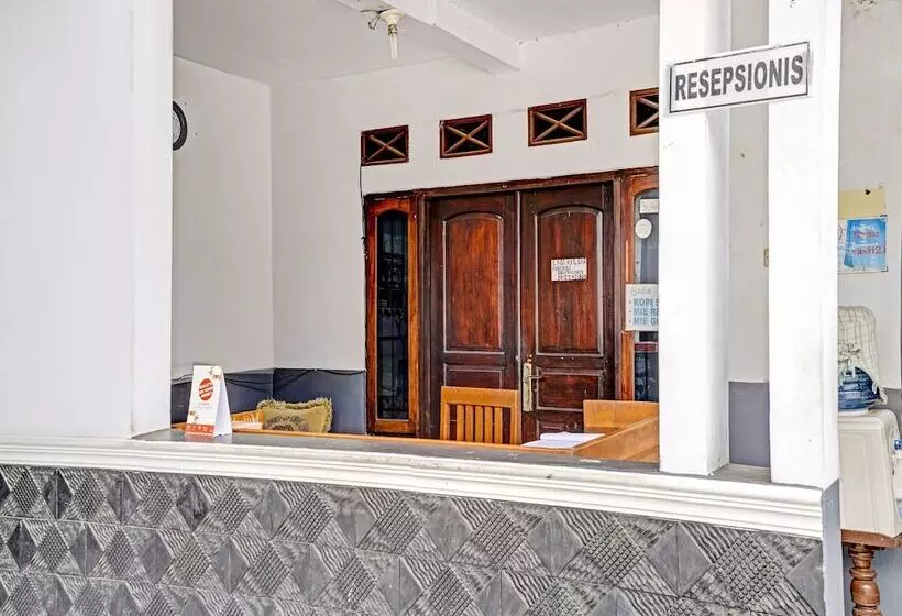 Hotelli Oyo 90405 Penginapan Sasti Kuningan