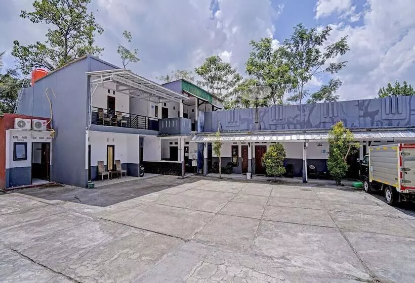 Hotelli Oyo 90405 Penginapan Sasti Kuningan