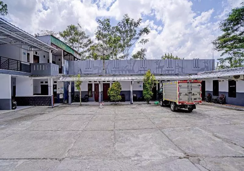 Hotelli Oyo 90405 Penginapan Sasti Kuningan