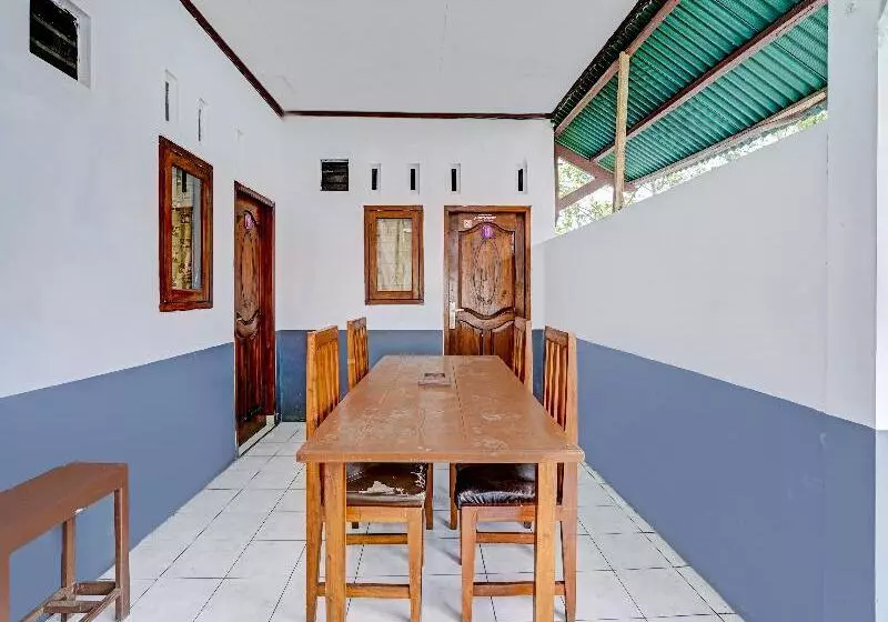 Hotelli Oyo 90405 Penginapan Sasti Kuningan