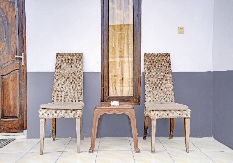 호텔 Oyo 90405 Penginapan Sasti Kuningan