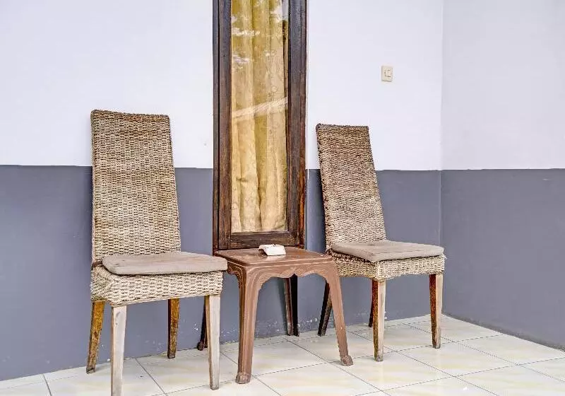 Hotelli Oyo 90405 Penginapan Sasti Kuningan