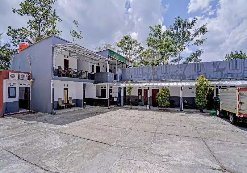 Hotelli Oyo 90405 Penginapan Sasti Kuningan