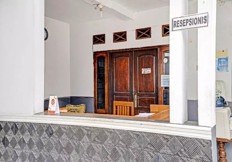 Hotelli Oyo 90405 Penginapan Sasti Kuningan