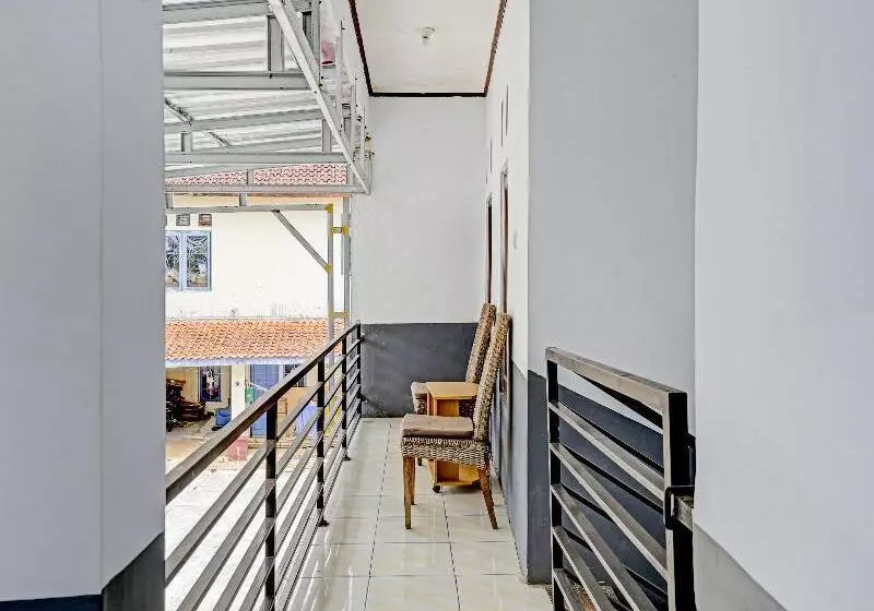 Hotelli Oyo 90405 Penginapan Sasti Kuningan