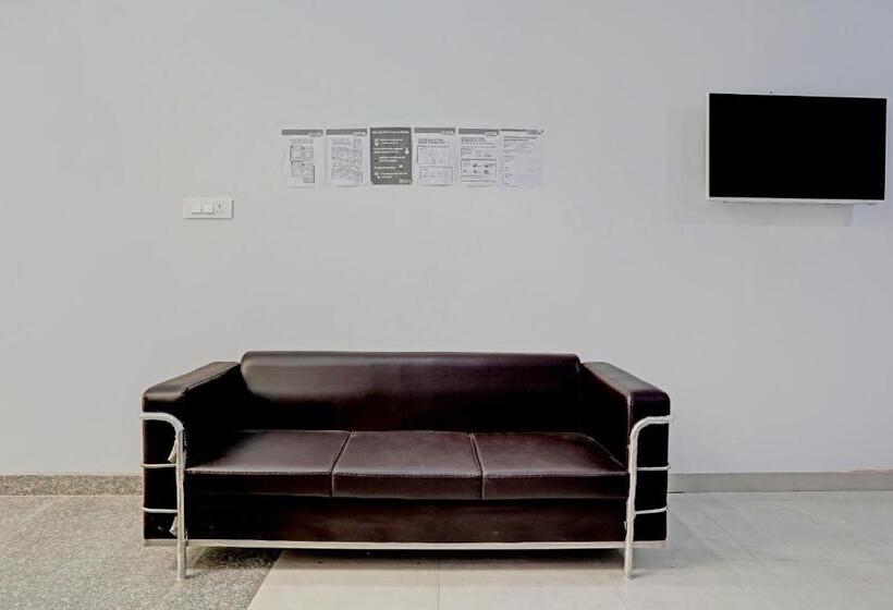 هتل Oyo Nod1223 Cross Town  & Restaurants