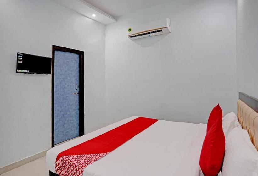 هتل Oyo Nod1223 Cross Town  & Restaurants