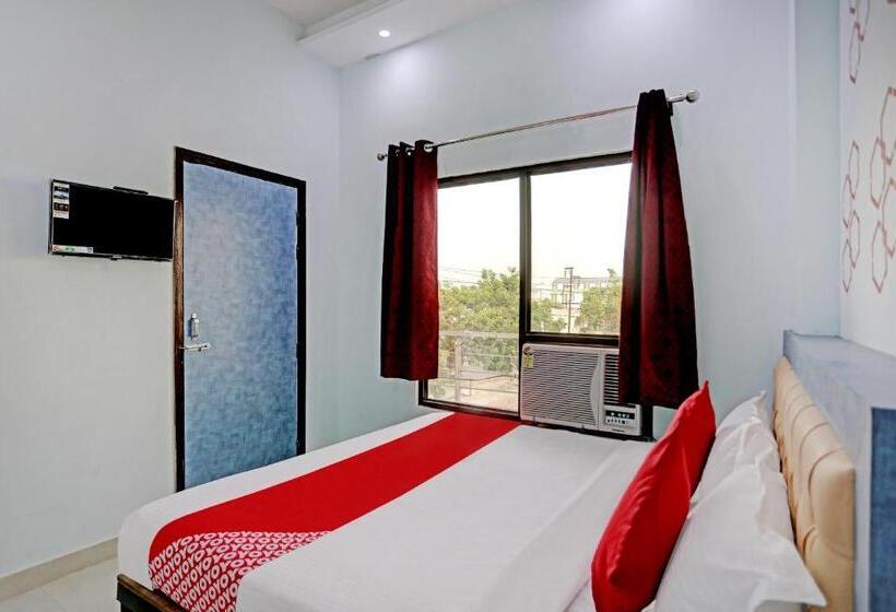 هتل Oyo Nod1223 Cross Town  & Restaurants