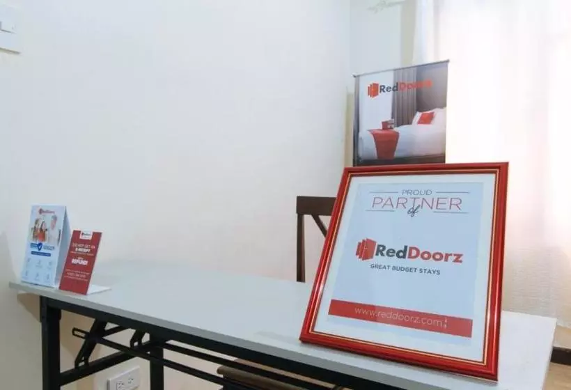 ホテル Reddoorz @ Gaea's Apartment Panglao