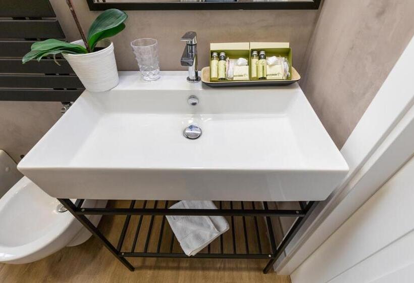 پانسیون Foresteria Di Piazza Cavour   Luxury Suites & Guest House