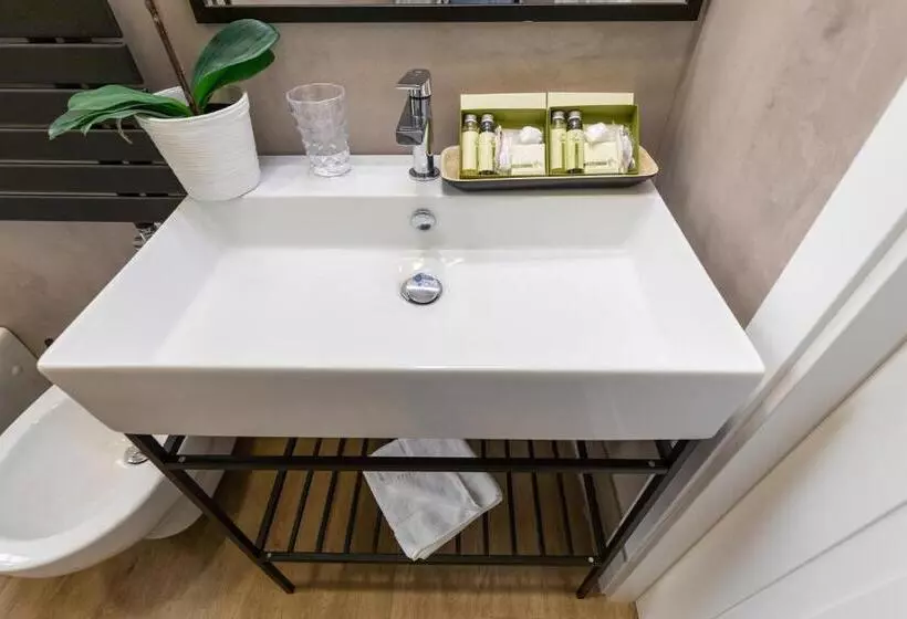 پانسیون Foresteria Di Piazza Cavour   Luxury Suites & Guest House