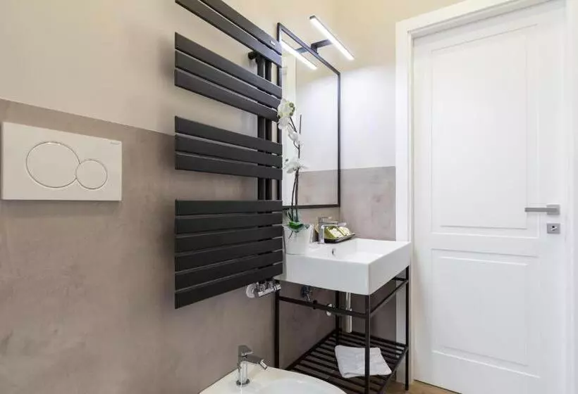 پانسیون Foresteria Di Piazza Cavour   Luxury Suites & Guest House