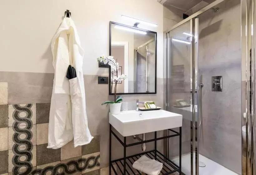 پانسیون Foresteria Di Piazza Cavour   Luxury Suites & Guest House